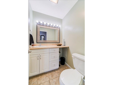 Move right into this beautifully maintained townhouse in the - photo 13