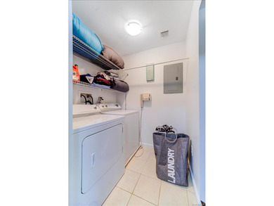 Move right into this beautifully maintained townhouse in the - photo 14
