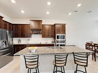 Welcome to this spacious and well-appointed home in Oak Point - photo 14