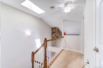 Move right into this beautifully maintained townhouse in the - photo 15