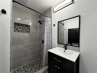 Remodeled and updated two bedroom one bath house on a large lot - photo 16