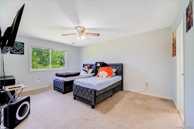 Move right into this beautifully maintained townhouse in the - photo 16