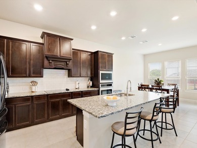 Welcome to this spacious and well-appointed home in Oak Point - photo 16