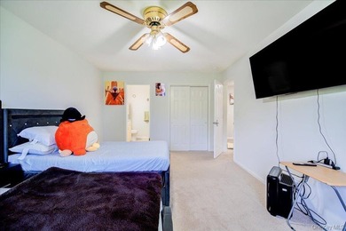 Move right into this beautifully maintained townhouse in the - photo 17