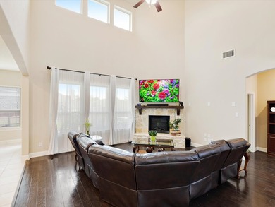 Welcome to this spacious and well-appointed home in Oak Point - photo 17