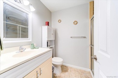 Move right into this beautifully maintained townhouse in the - photo 18