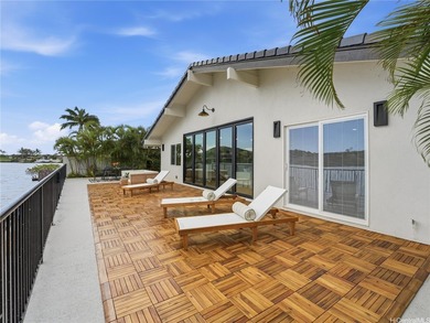 Beyond the palms and calm marina waters, this meticulously - photo 19