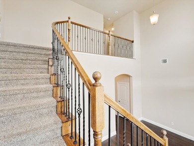 Welcome to this spacious and well-appointed home in Oak Point - photo 19