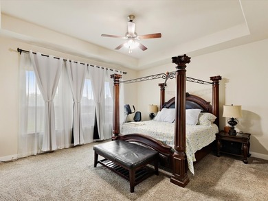 Welcome to this spacious and well-appointed home in Oak Point - photo 20