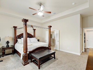Welcome to this spacious and well-appointed home in Oak Point - photo 21