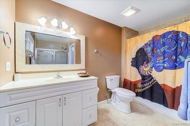 Move right into this beautifully maintained townhouse in the - photo 22