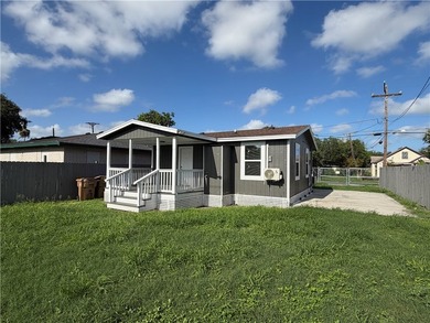 Remodeled and updated two bedroom one bath house on a large lot - photo 23