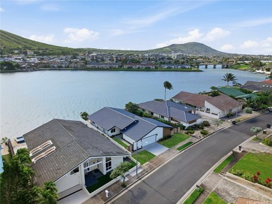 Beyond the palms and calm marina waters, this meticulously - photo 23