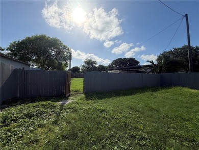 Remodeled and updated two bedroom one bath house on a large lot - photo 24