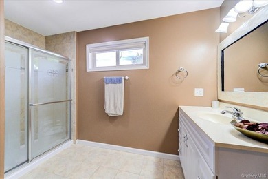 Move right into this beautifully maintained townhouse in the - photo 24