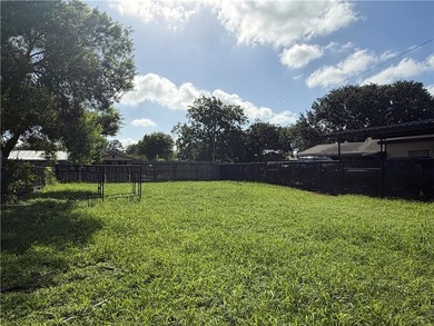 Remodeled and updated two bedroom one bath house on a large lot - photo 25