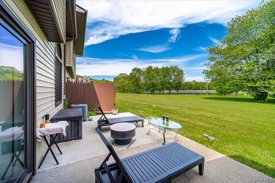 Move right into this beautifully maintained townhouse in the - photo 25