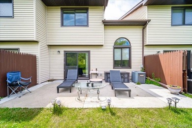 Move right into this beautifully maintained townhouse in the - photo 26