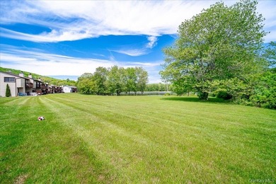 Move right into this beautifully maintained townhouse in the - photo 27
