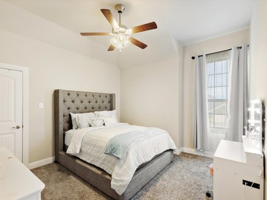 Welcome to this spacious and well-appointed home in Oak Point - photo 30