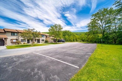Move right into this beautifully maintained townhouse in the - photo 31