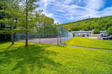 Move right into this beautifully maintained townhouse in the - photo 32