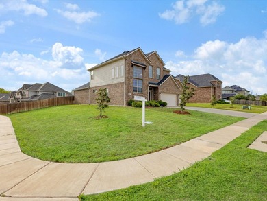 Welcome to this spacious and well-appointed home in Oak Point - photo 32