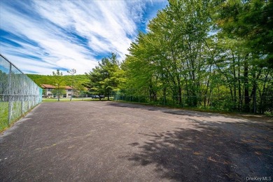 Move right into this beautifully maintained townhouse in the - photo 33