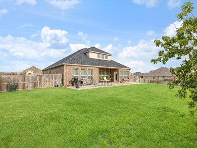 Welcome to this spacious and well-appointed home in Oak Point - photo 34