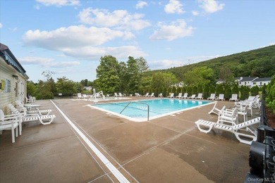 Move right into this beautifully maintained townhouse in the - photo 35