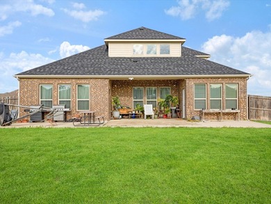 Welcome to this spacious and well-appointed home in Oak Point - photo 35
