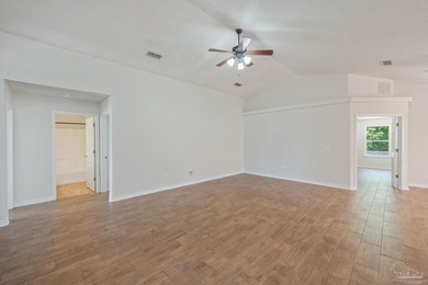 Welcome to coastal living in Navarre! This beautiful 3-bedroom - photo 4