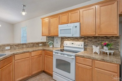 Welcome to coastal living in Navarre! This beautiful 3-bedroom - photo 10