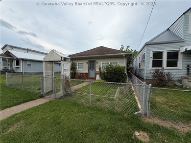 Step into this abundance of potential! This two bed one bath - photo 3