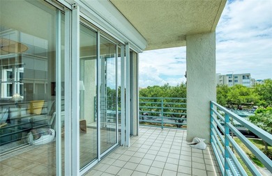 This spacious corner unit in Harbourside is move-in ready with - photo 29