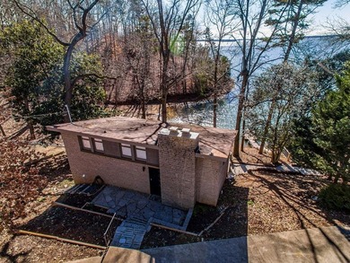 A mid-century modern lake home with breath taking wide views of - photo 6