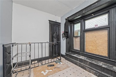 Amazing investment opportunity awaits. This 2 unit upper/lower - photo 8