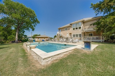 Perched above the shores of Lake Texoma, this stunning modern - photo 37