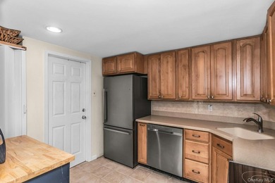 LEGAL ACCESSORY APARTMENT in this 2200 Sq Ft Hi-Ranch! Featuring - photo 11