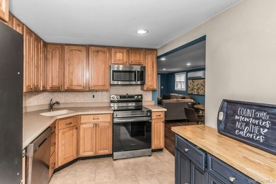 LEGAL ACCESSORY APARTMENT in this 2200 Sq Ft Hi-Ranch! Featuring - photo 12