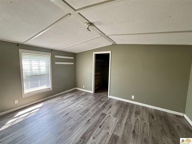 A budget-friendly mobile home on 0.27 acres inside city limits - photo 17