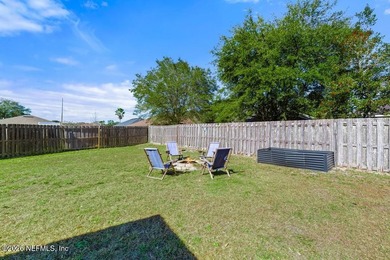 A home with a backyard and in-ground pool on a cul de sac. Check - photo 22