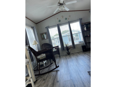 ADORABLE PARK MODEL with vinyl plank flooring, tinted windows - photo 4