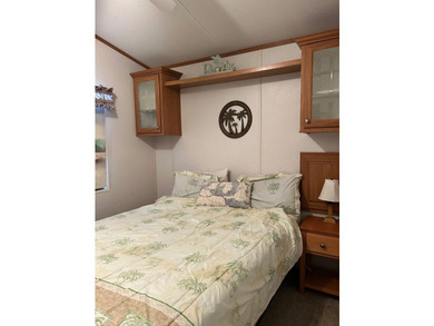 ADORABLE PARK MODEL with vinyl plank flooring, tinted windows - photo 9