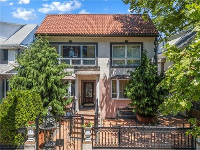 Discover this stunning one-family detached home on a 40x100 lot - photo 1