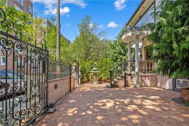 Discover this stunning one-family detached home on a 40x100 lot - photo 4