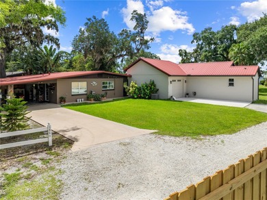 Fabulous Alligator Lake Property The property has a 2 bedroom 2 - photo 4