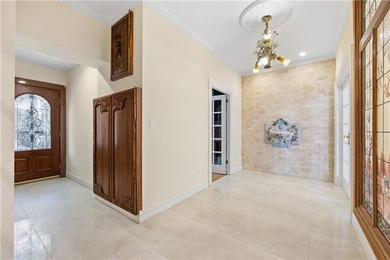 Discover this stunning one-family detached home on a 40x100 lot - photo 7