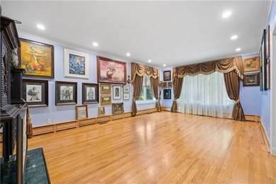 Discover this stunning one-family detached home on a 40x100 lot - photo 10