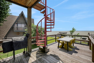 Contemporary Waterfront Home - photo 22